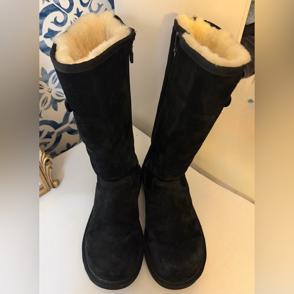 UGG Black Winter Boots with Cream Lining